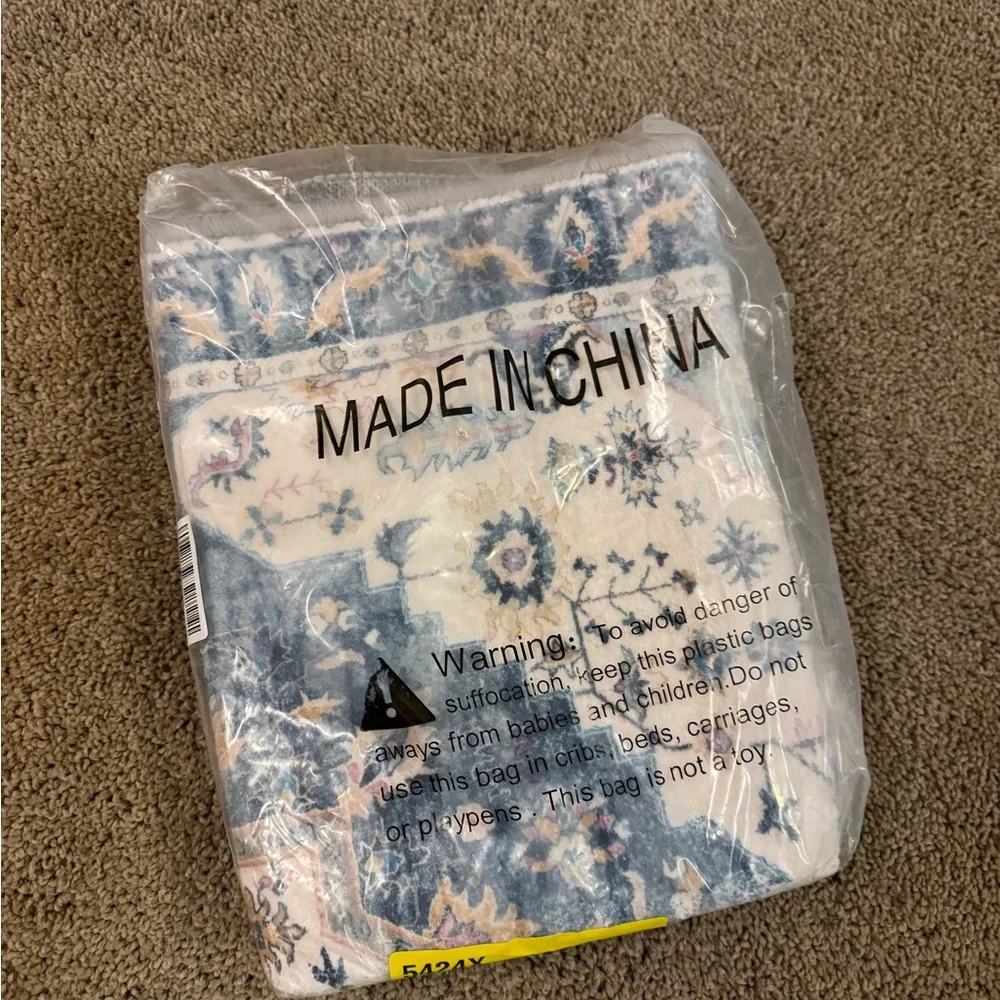 2x3 Area Rug Cream and Blue, Non-Slip, Machine Washable, Indoor, Low Pile